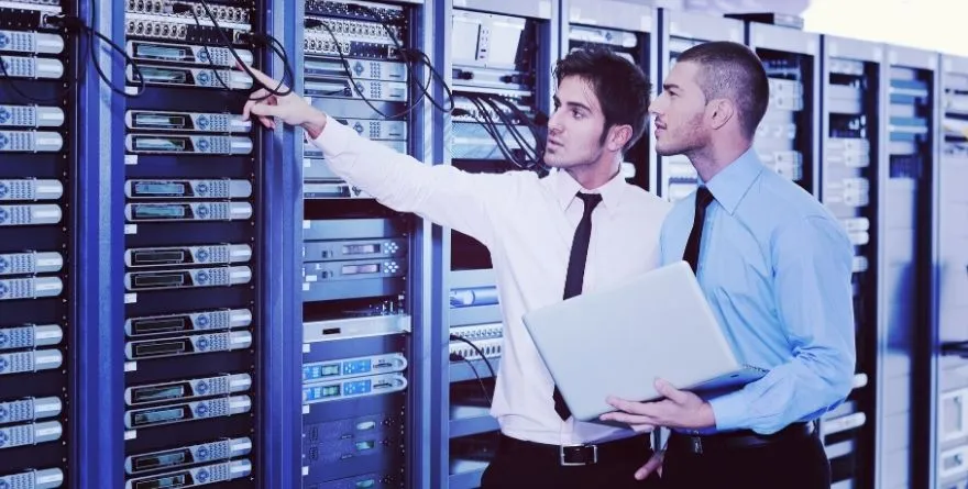 Chatta, blogga och spela – internet blev en livsstil