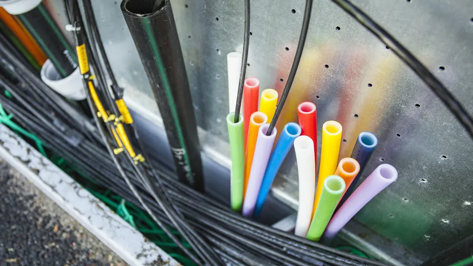 Vad är fiberinternet och varför är det så snabbt?